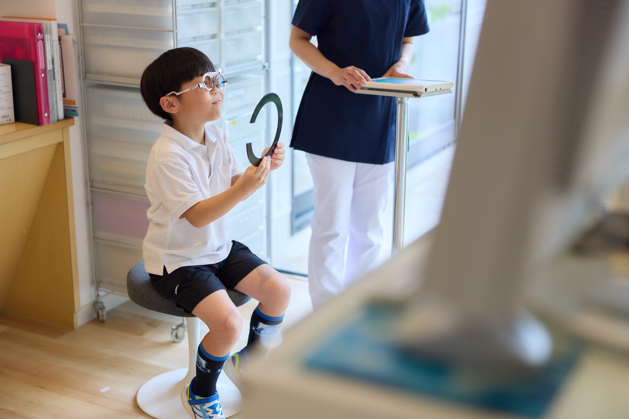 お子さまの目を診る院内の様子